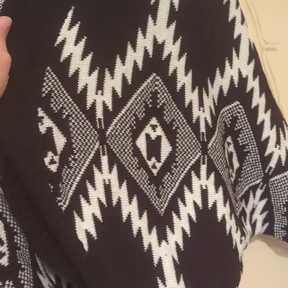 Women's RD Style Black and White Geometric Printed Poncho Style Cardigan, Size M - Picture 6 of 9
